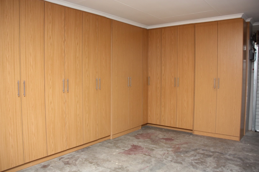 2 Bedroom Property for Sale in Langenhovenpark Free State